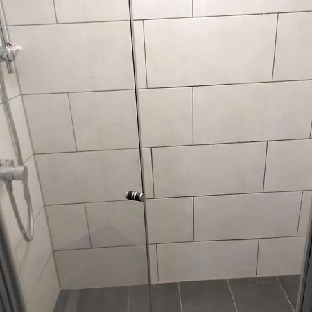 Doppelzmmer Mit Gemeinschaftsbad Eigenes Bad Pluederhausen *